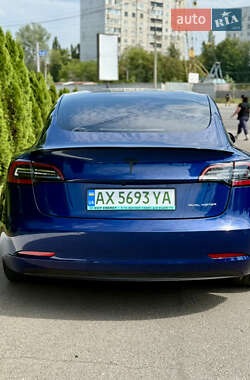 Седан Tesla Model 3 2020 в 