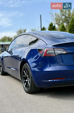 Седан Tesla Model 3 2020 в 