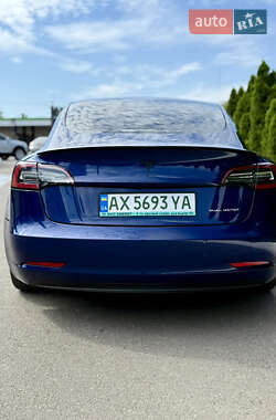 Седан Tesla Model 3 2020 в 