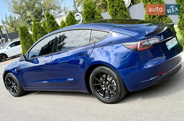 Седан Tesla Model 3 2020 в 