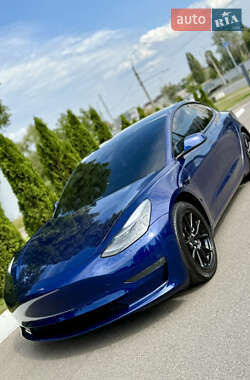 Седан Tesla Model 3 2020 в 