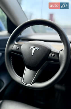 Седан Tesla Model 3 2020 в 