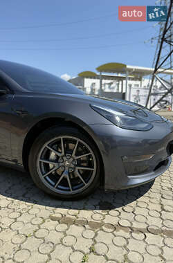 Седан Tesla Model 3 2023 в 