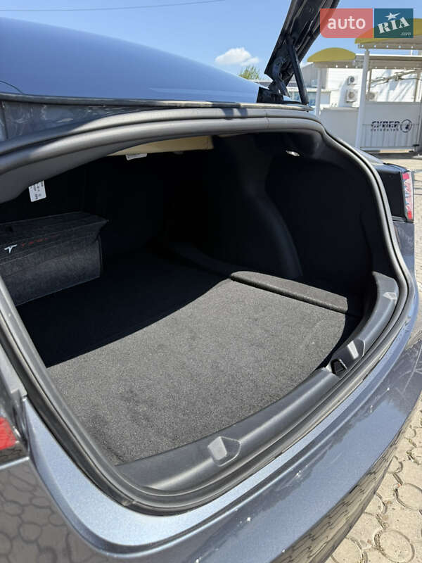Седан Tesla Model 3 2023 в Чернівцях фото 37 Седан Tesla Model 3 2023 в Чернівцях