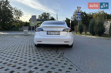 Седан Tesla Model 3 2022 в 