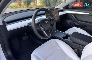 Седан Tesla Model 3 2022 в 