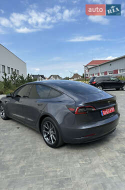 Седан Tesla Model 3 2023 в 