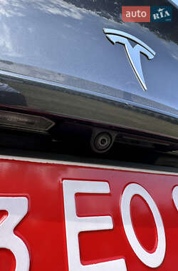 Седан Tesla Model 3 2023 в 