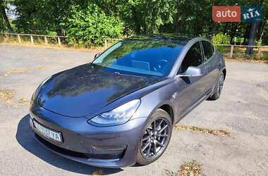 Седан Tesla Model 3 2020 в Звенигородке