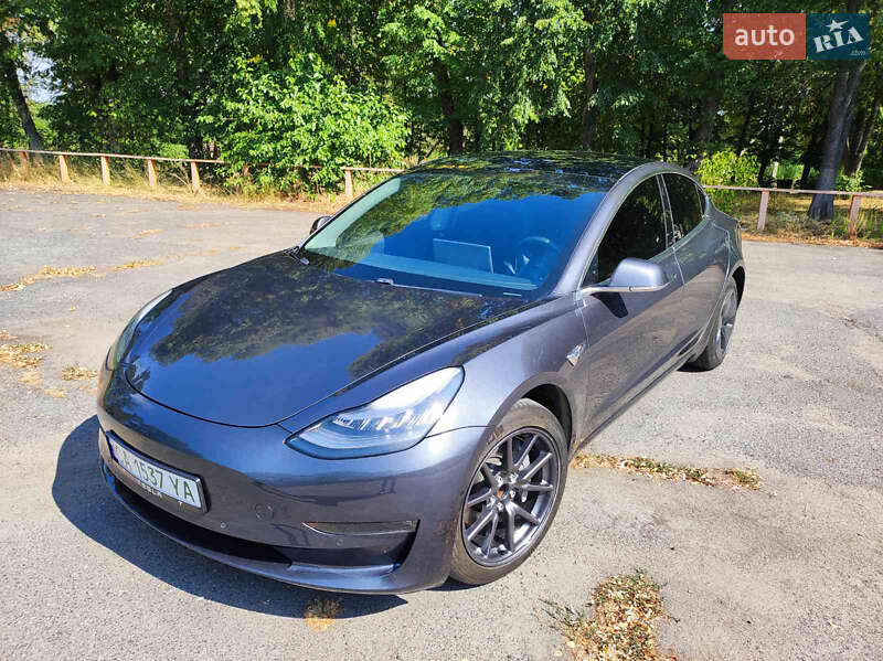 Седан Tesla Model 3 2020 в 