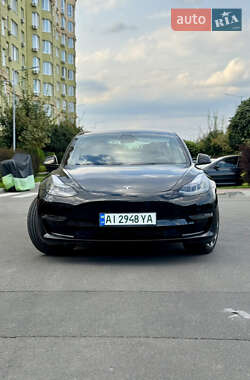 Седан Tesla Model 3 2022 в 
