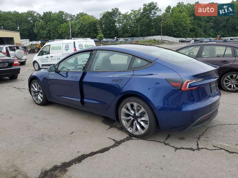Седан Tesla Model 3 2024 в Києві