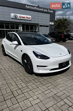 Седан Tesla Model 3 2022 в 