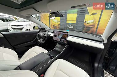 Седан Tesla Model 3 2019 в 