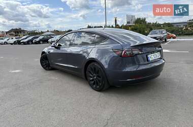 Седан Tesla Model 3 2022 в 