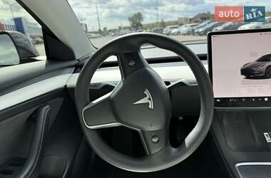 Седан Tesla Model 3 2022 в 