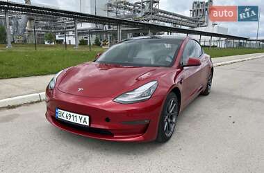 Седан Tesla Model 3 2020 в 