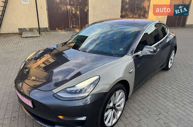 Седан Tesla Model 3 2017 в 