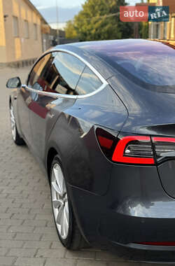 Седан Tesla Model 3 2017 в 