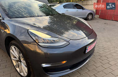 Седан Tesla Model 3 2017 в 
