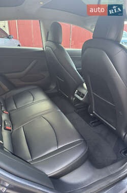 Седан Tesla Model 3 2017 в 