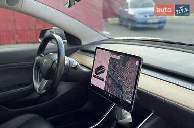 Седан Tesla Model 3 2017 в 