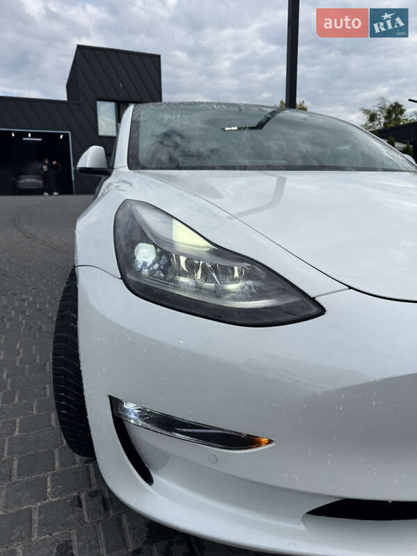 Седан Tesla Model 3 2021 в Києві