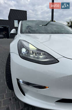 Седан Tesla Model 3 2021 в 