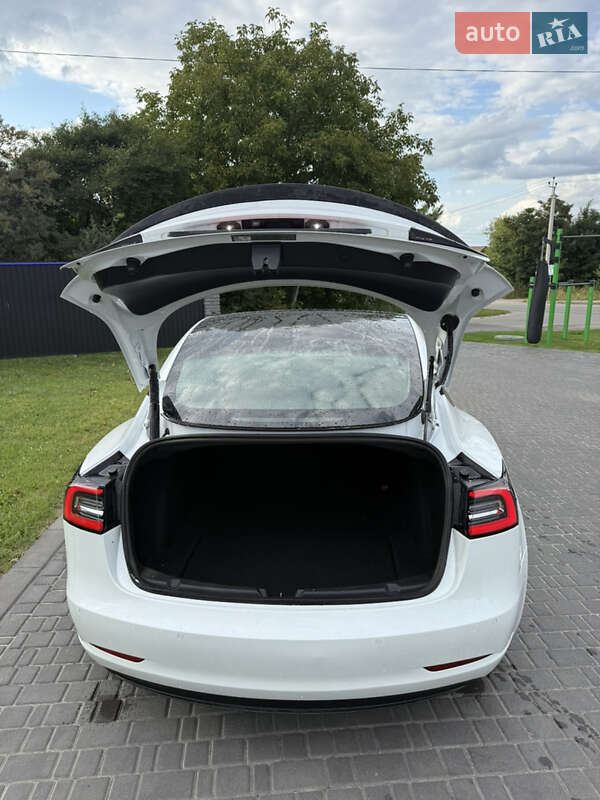 Седан Tesla Model 3 2021 в Києві