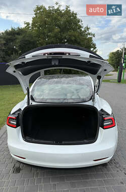 Седан Tesla Model 3 2021 в 