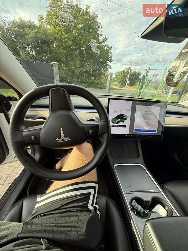 Седан Tesla Model 3 2021 в Києві