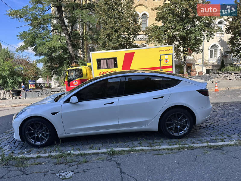 Седан Tesla Model 3 2022 в Киеве