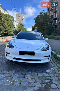 Седан Tesla Model 3 2022 в 