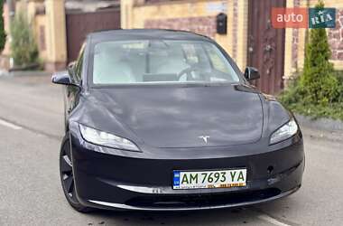 Седан Tesla Model 3 2024 в 