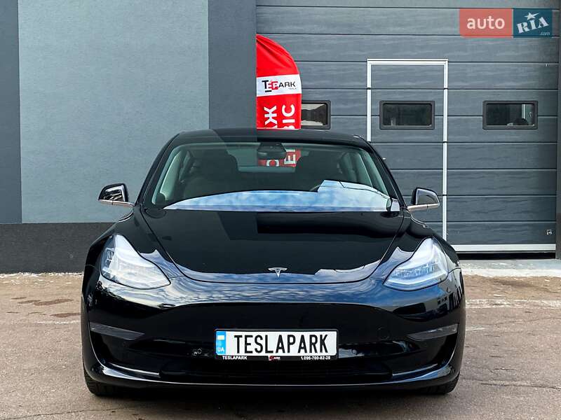Седан Tesla Model 3 2020 в Киеве