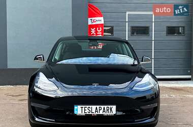Седан Tesla Model 3 2020 в 