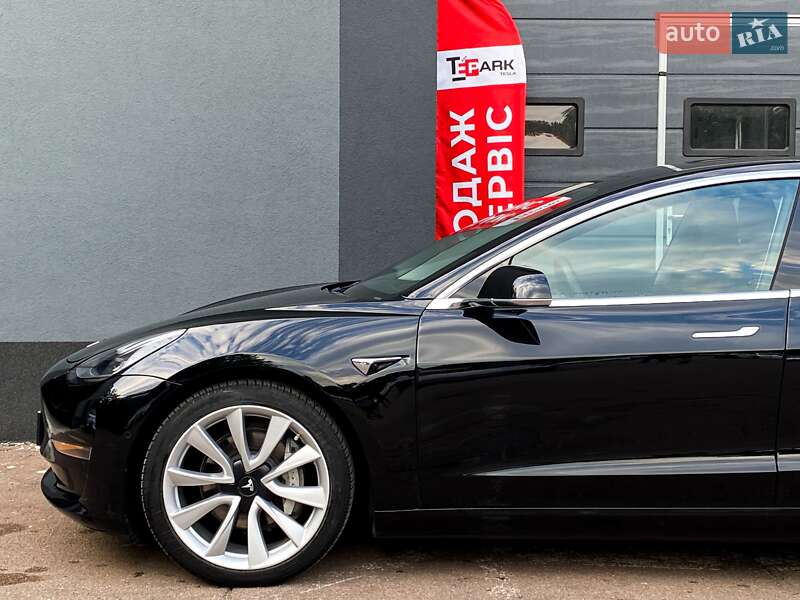Седан Tesla Model 3 2020 в Киеве