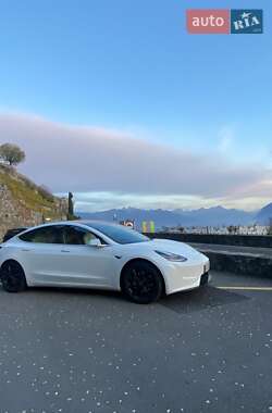 Седан Tesla Model 3 2019 в 