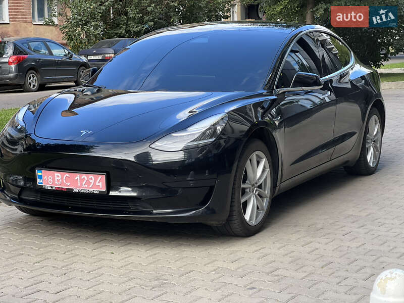 Седан Tesla Model 3 2020 в Рівному