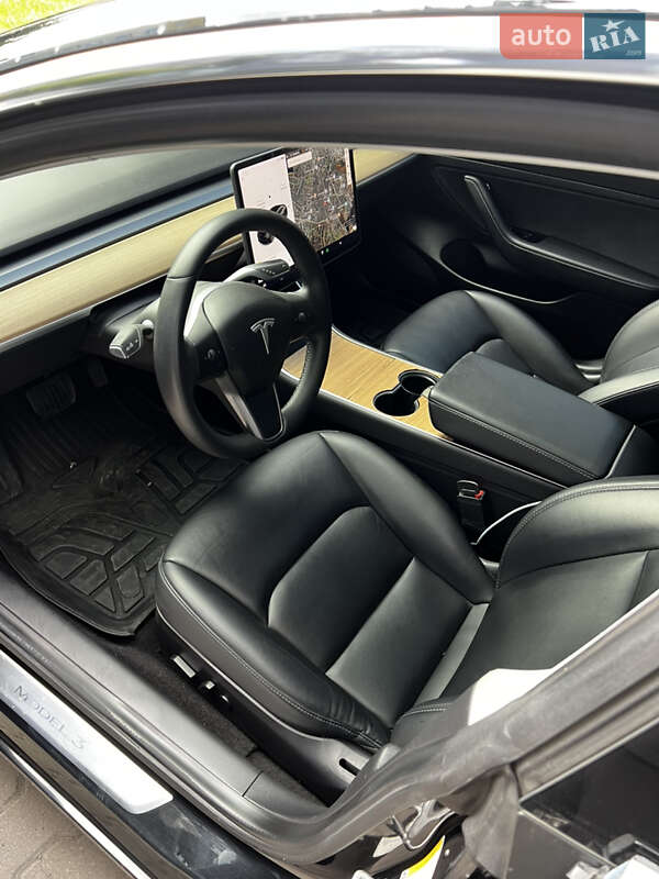 Седан Tesla Model 3 2020 в Рівному