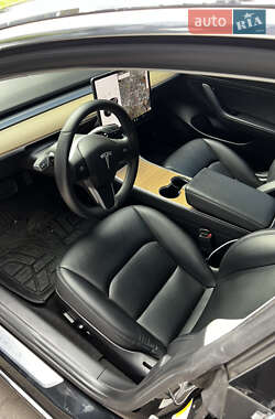 Седан Tesla Model 3 2020 в 