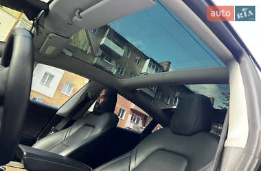 Седан Tesla Model 3 2020 в 