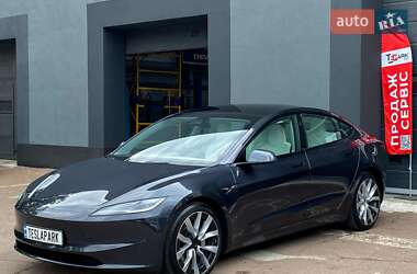 Седан Tesla Model 3 2024 в 