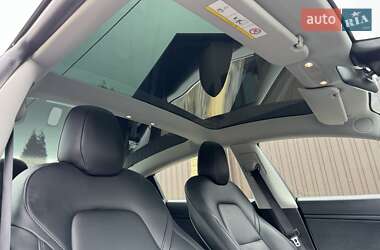 Седан Tesla Model 3 2020 в 