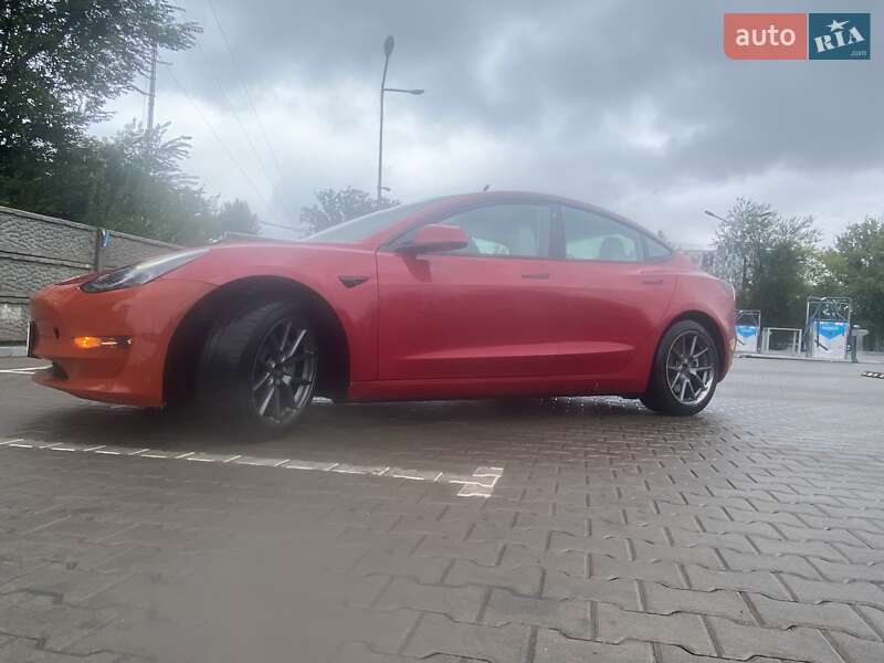 Седан Tesla Model 3 2021 в Кривому Розі