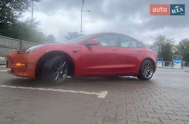 Седан Tesla Model 3 2021 в 