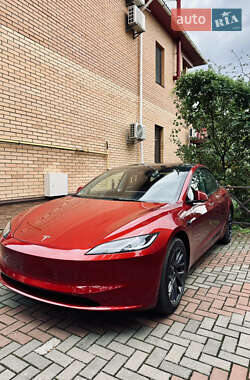 Седан Tesla Model 3 2024 в 