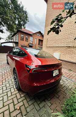 Седан Tesla Model 3 2024 в 