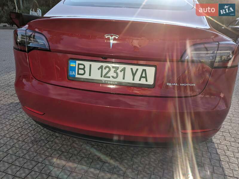 Седан Tesla Model 3 2019 в Полтаві