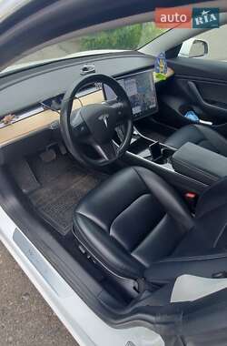 Седан Tesla Model 3 2018 в Киеве